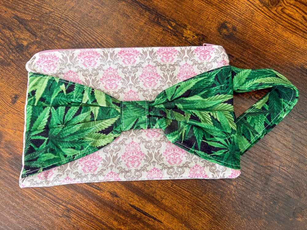 Damask and Cannabis Zippered Bag with Wrist Strap